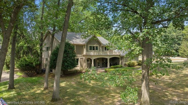 945 Peach Blossom Court, Rochester Hills, MI 48306