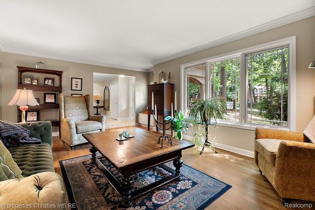 945 Peach Blossom Court, Rochester Hills, MI 48306