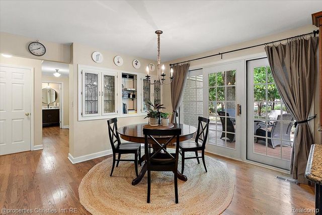 945 Peach Blossom Court, Rochester Hills, MI 48306