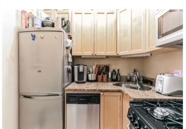 60 Myrtle St 6, Boston, MA 02144