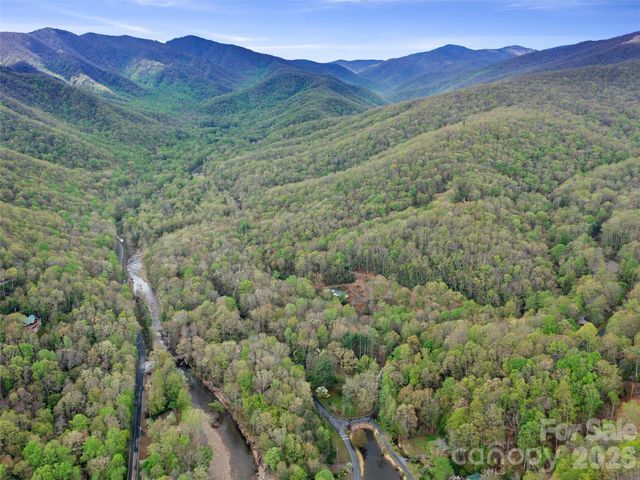 86 Laurel Drive, Burnsville, NC 28714