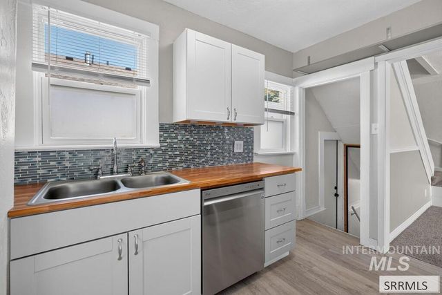 1005 S 4th Avenue, Pocatello, ID 83201