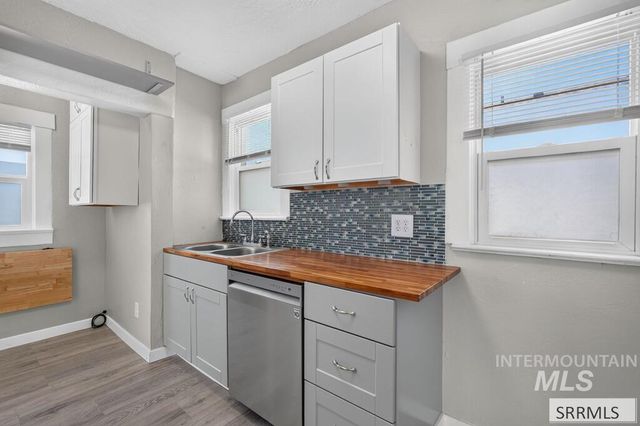 1005 S 4th Avenue, Pocatello, ID 83201