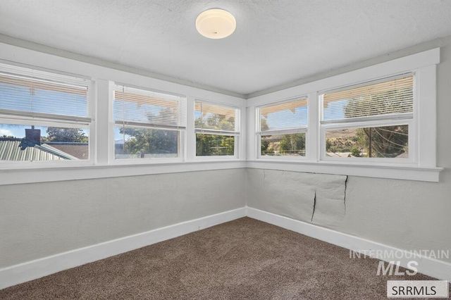 1005 S 4th Avenue, Pocatello, ID 83201