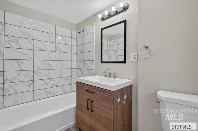 1005 S 4th Avenue, Pocatello, ID 83201