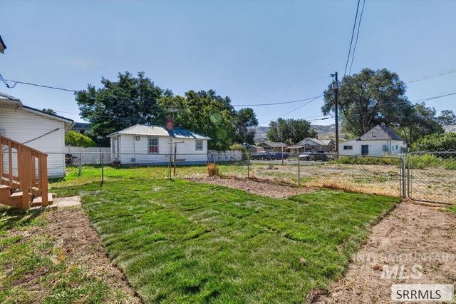 1005 S 4th Avenue, Pocatello, ID 83201
