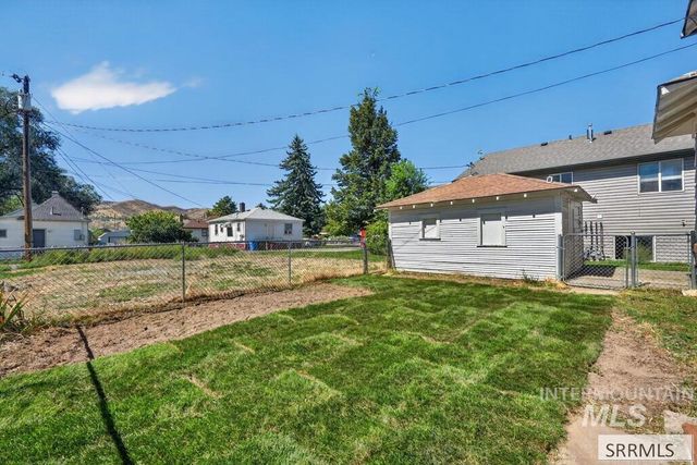 1005 S 4th Avenue, Pocatello, ID 83201