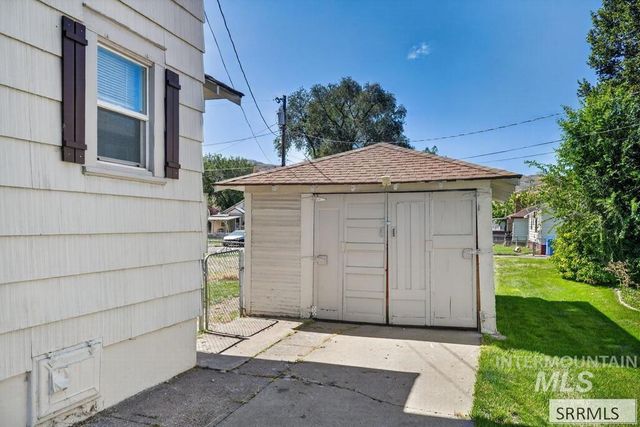 1005 S 4th Avenue, Pocatello, ID 83201
