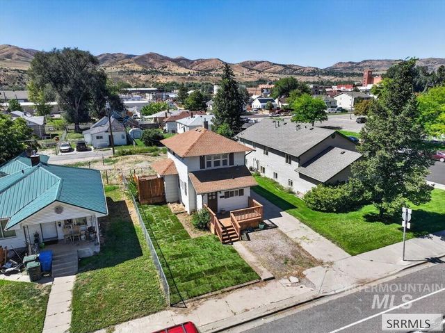 1005 S 4th Avenue, Pocatello, ID 83201