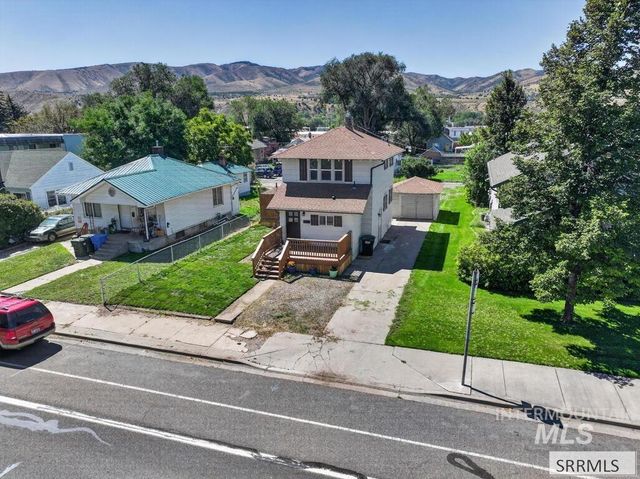 1005 S 4th Avenue, Pocatello, ID 83201