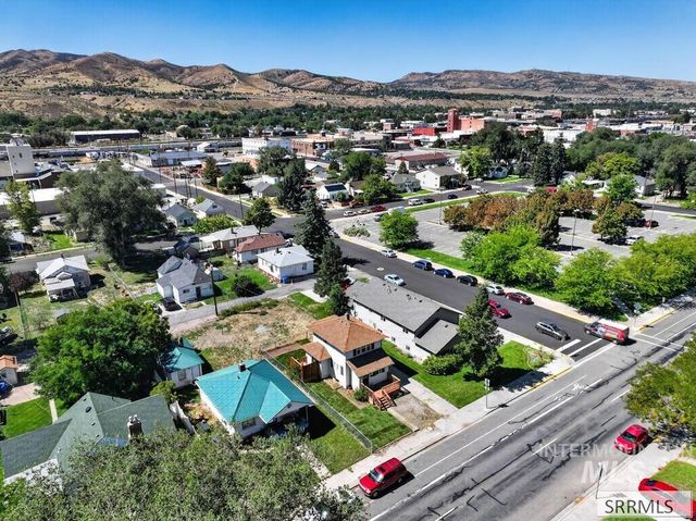 1005 S 4th Avenue, Pocatello, ID 83201