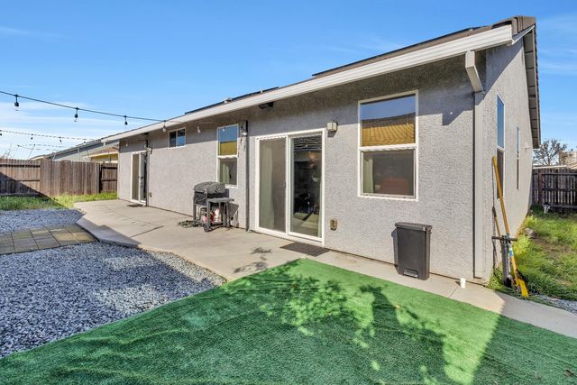 2072 River Rock Dr, Marysville, CA 95901