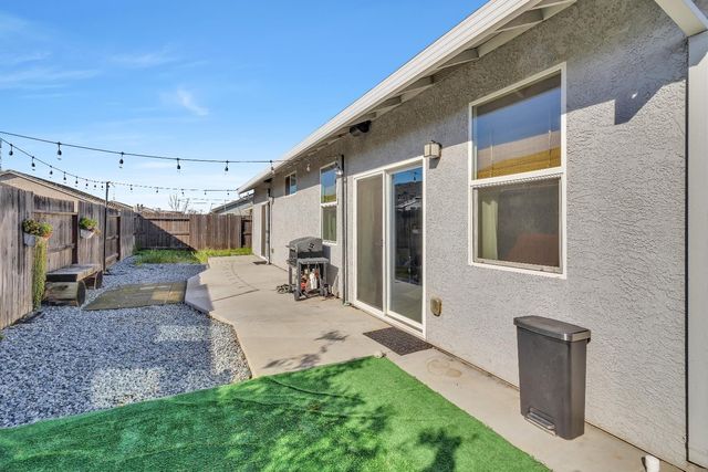 2072 River Rock Dr, Marysville, CA 95901