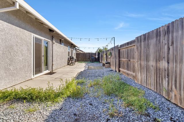 2072 River Rock Dr, Marysville, CA 95901