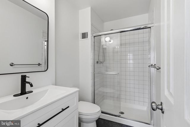 112 HILLSDALE DR, Sterling, VA 20164