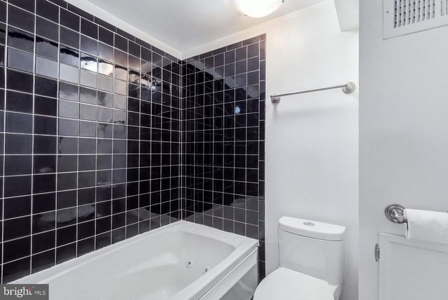 112 HILLSDALE DR, Sterling, VA 20164