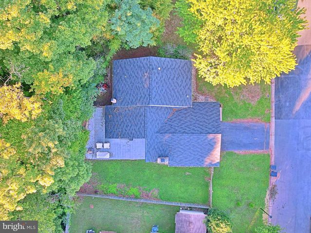 112 HILLSDALE DR, Sterling, VA 20164