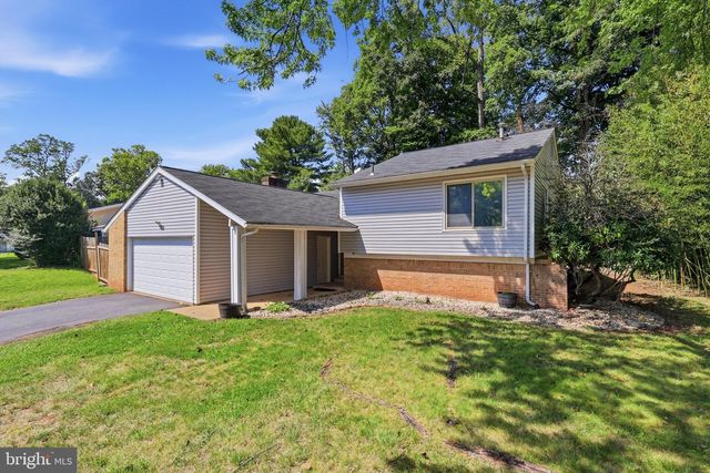 112 HILLSDALE DR, Sterling, VA 20164