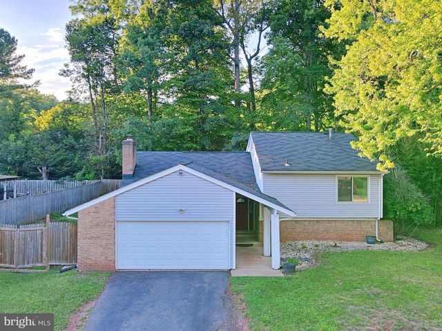 112 HILLSDALE DR, Sterling, VA 20164
