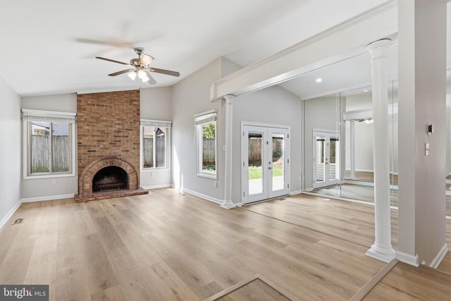 112 HILLSDALE DR, Sterling, VA 20164