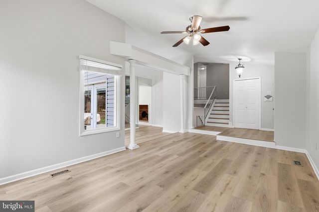 112 HILLSDALE DR, Sterling, VA 20164