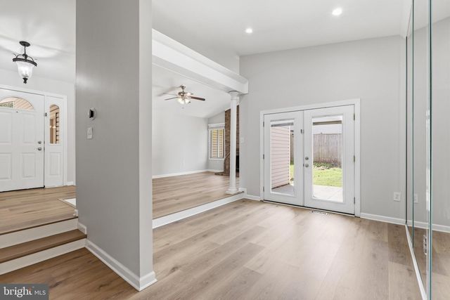 112 HILLSDALE DR, Sterling, VA 20164