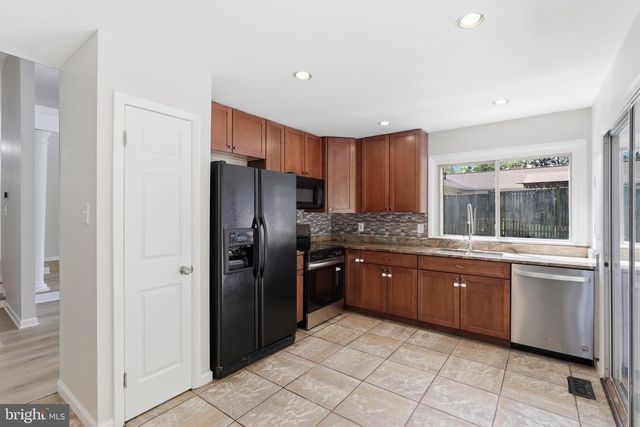 112 HILLSDALE DR, Sterling, VA 20164