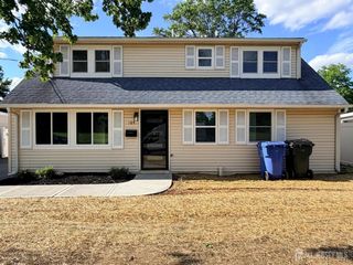 109 W Arthur Place, Iselin, NJ 08830