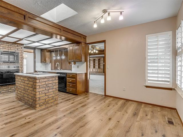 11213 Kingsgate Drive, Oklahoma City, OK 73170