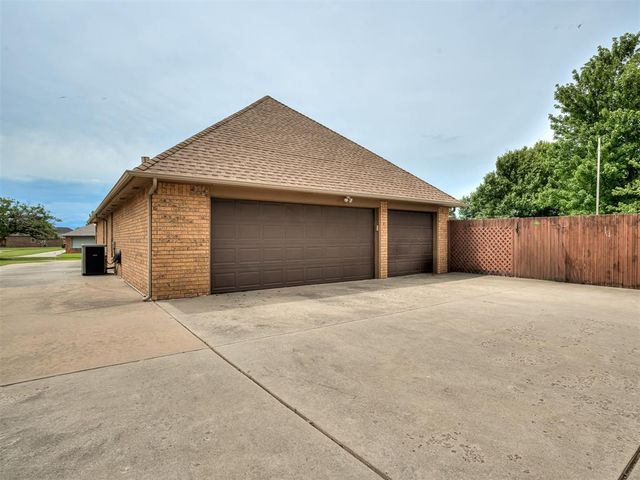 11213 Kingsgate Drive, Oklahoma City, OK 73170