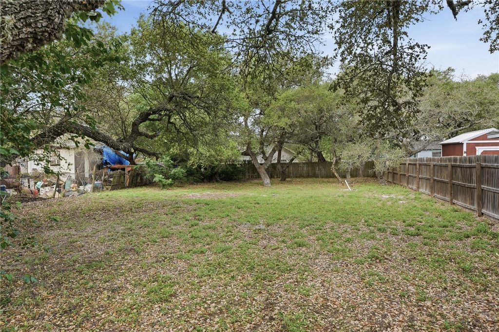 707-709 N Terry St, Rockport, TX 78382 — photo 2