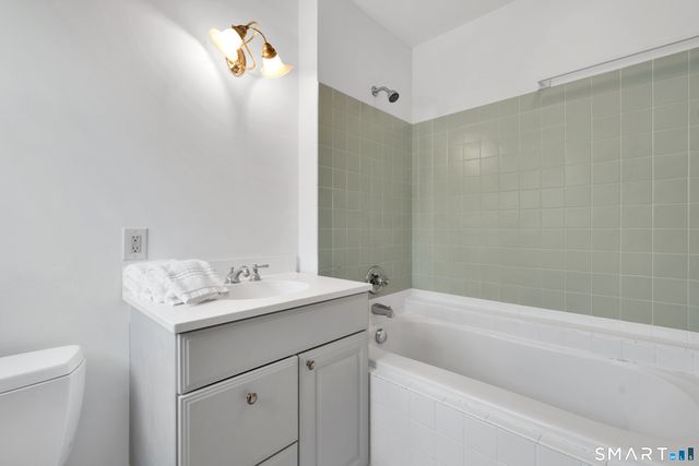 13-21 Nott Lane A3, Essex, CT 06426