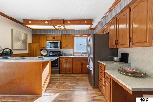 7009 Park Crest Drive, La Vista, NE 68128