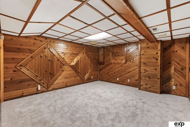 7009 Park Crest Drive, La Vista, NE 68128