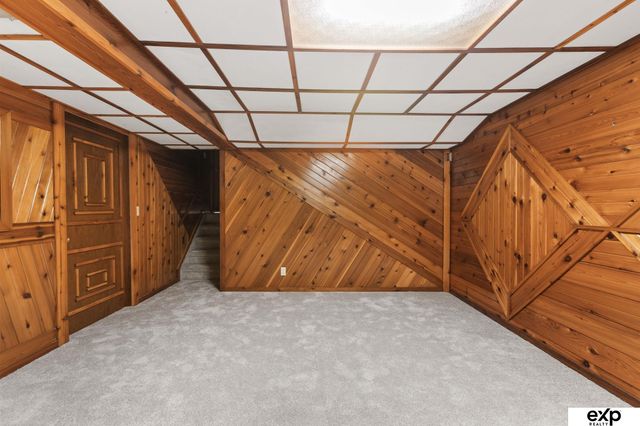 7009 Park Crest Drive, La Vista, NE 68128