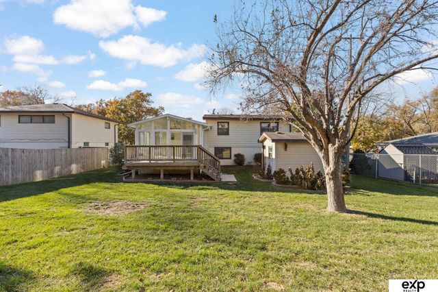 7009 Park Crest Drive, La Vista, NE 68128