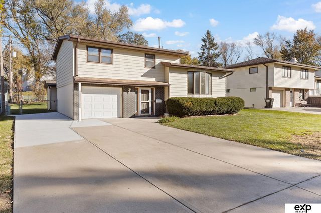 7009 Park Crest Drive, La Vista, NE 68128