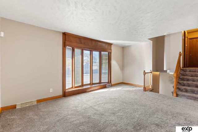 7009 Park Crest Drive, La Vista, NE 68128