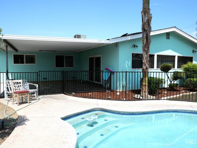 1734 Main Street, Delano, CA 93215