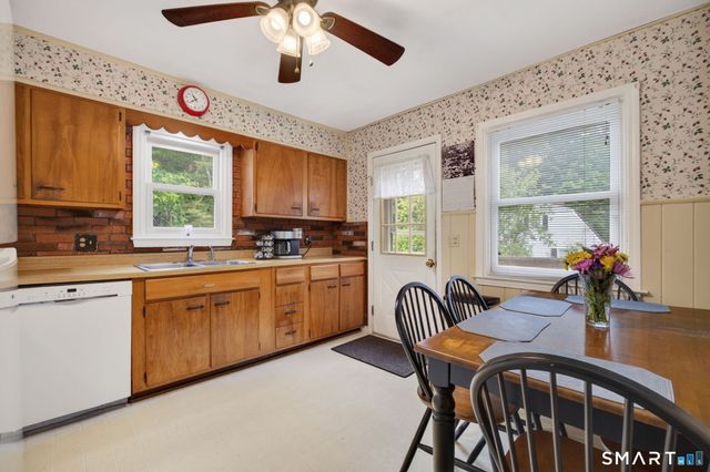 17 Hunters Path, Clinton, CT 06413