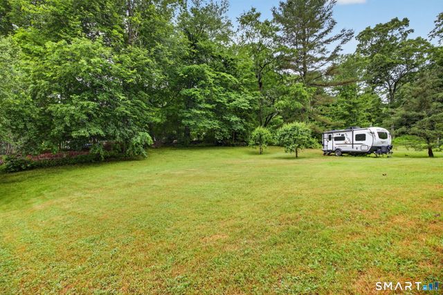 17 Hunters Path, Clinton, CT 06413
