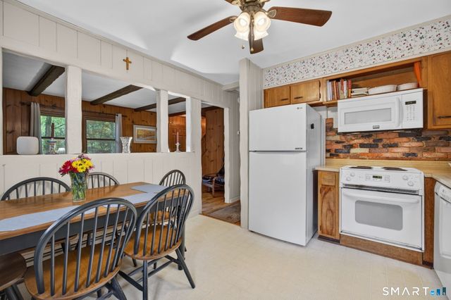 17 Hunters Path, Clinton, CT 06413