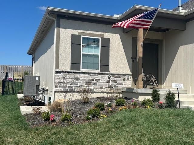 25034 W 94th Terrace, Lenexa, KS 66227
