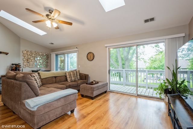 353 Pembroke Court 2, Schaumburg, IL 60193