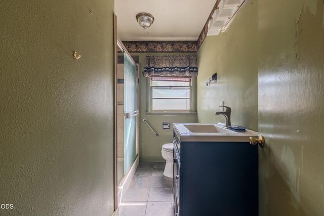 795 Lozier Lane, Medford, OR 97501