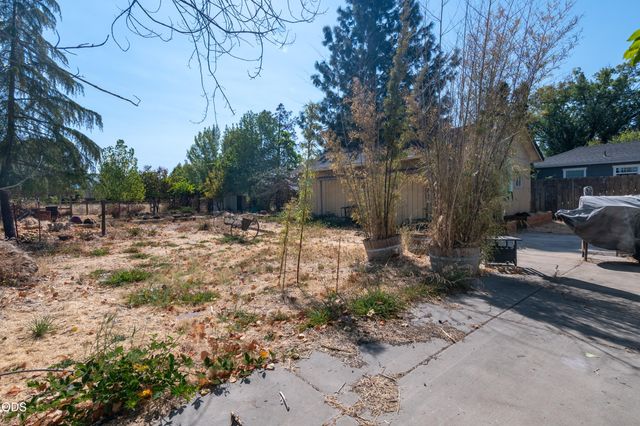 795 Lozier Lane, Medford, OR 97501