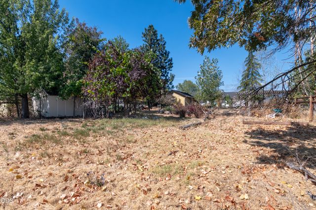 795 Lozier Lane, Medford, OR 97501