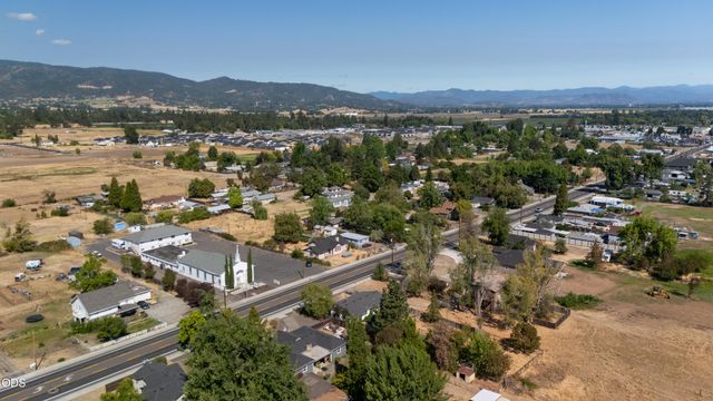 795 Lozier Lane, Medford, OR 97501