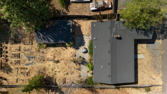 795 Lozier Lane, Medford, OR 97501