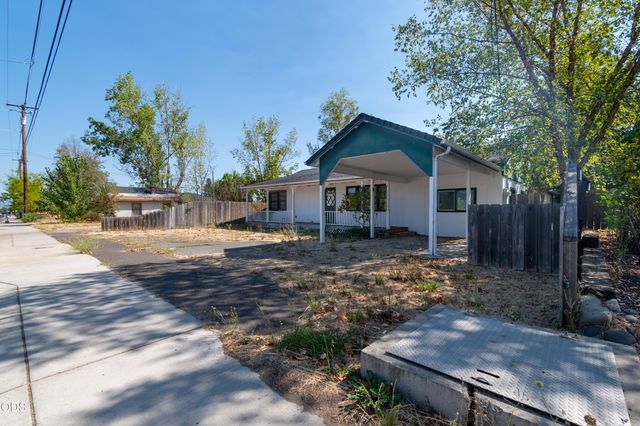 795 Lozier Lane, Medford, OR 97501